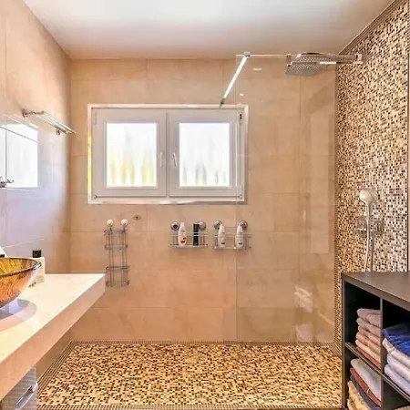 Luxus-villa In Paguera *