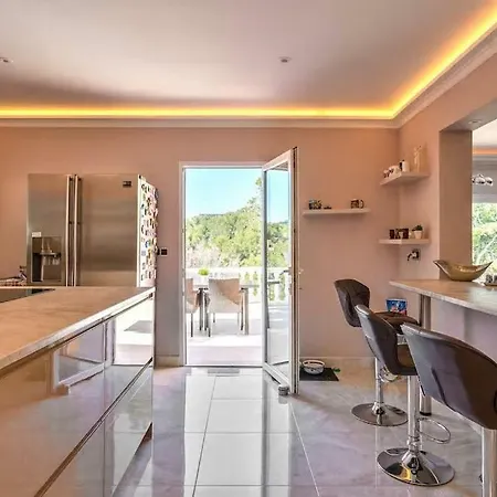 Luxus-villa In Paguera *